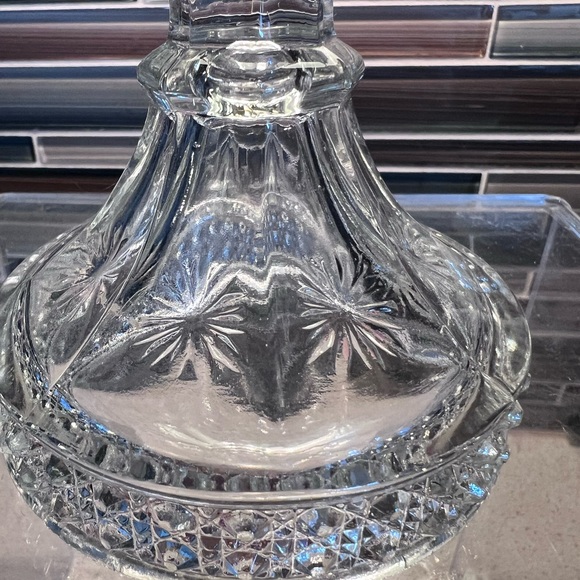 Vintage pressed Early American Glass Candlestick Holder 7” tall - Picture 4 of 9